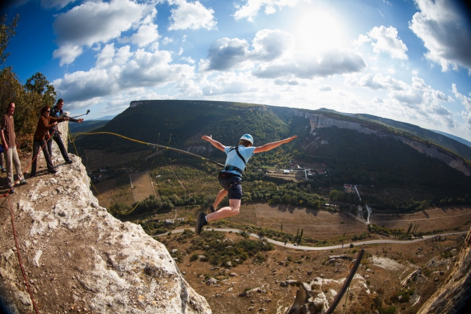 Один день в Крыму (Альпинизм, бейс, бейсджампинг, скалолазание, альпинизм, фрисоло, лазание без страховски, слеклайн, андрей нефедов, сивера)