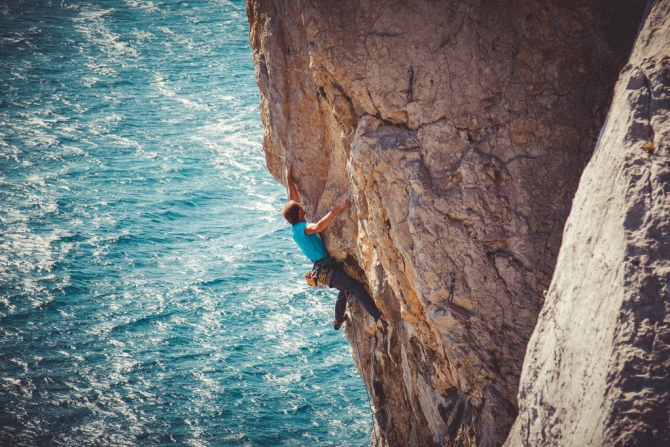 Один день в Крыму (Альпинизм, бейс, бейсджампинг, скалолазание, альпинизм, фрисоло, лазание без страховски, слеклайн, андрей нефедов, сивера)
