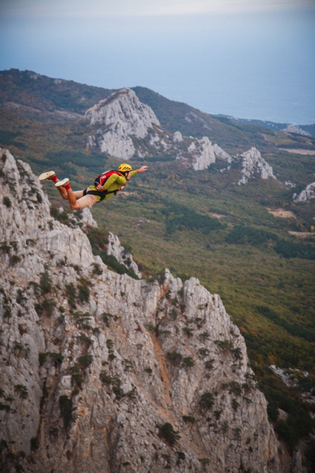 Один день в Крыму (Альпинизм, бейс, бейсджампинг, скалолазание, альпинизм, фрисоло, лазание без страховски, слеклайн, андрей нефедов, сивера)