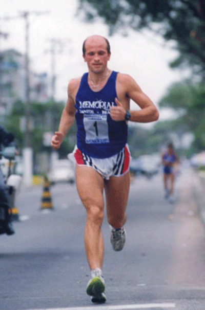 Россиянин Андрей Дерксен - трехкратный победитель самого жесткого марафона в мире «Sultan Marathon des Sables» в 1994, 1995, 1996 годах.