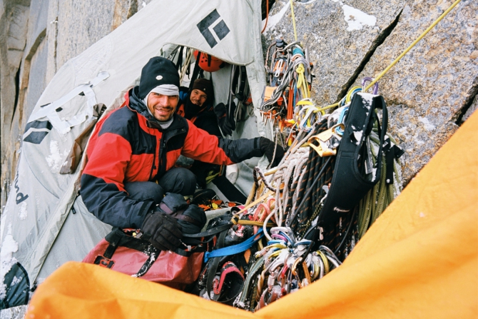 Хрустальный пик-2014: Сварог по центру большого карниза (Альпинизм, мы в общесте, outdoor-проект, bask company, восхождения, риск.ру, события, фар, risk.ru, хрупик-2014)