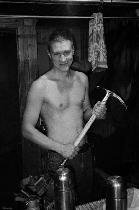 Альпинисты на уровне моря (Альпинизм, золотой ледоруб, русское географическое общество)