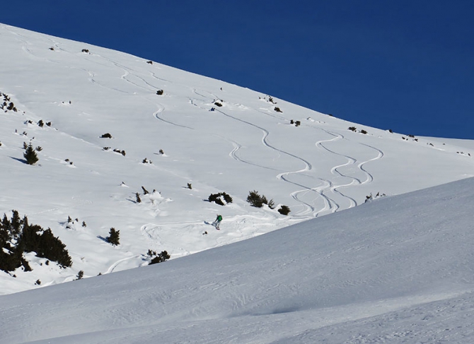 Солнечный скитур в долинах Прииссыкулья (фоторепорт о киргизском снеге, Горные лыжи/Сноуборд, алекс кузмицкий, киргизия, каракол, фрирайд, беккантри, отчеты, snow sense)