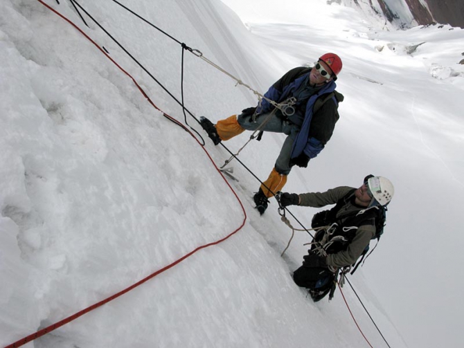 Лавины на льду (Альпинизм, восточный кызылсу, курумды, памир, маи)