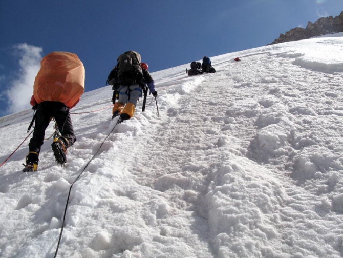 Лавины на льду (Альпинизм, восточный кызылсу, курумды, памир, маи)