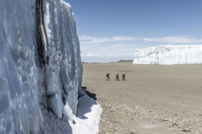 BASE с Килиманджаро. Конечно, Валерий Розов! (ухуру, бейс, крутые, экспедиции, горы, африка)