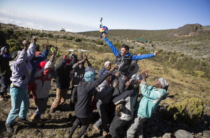 BASE с Килиманджаро. Конечно, Валерий Розов! (ухуру, бейс, крутые, экспедиции, горы, африка)