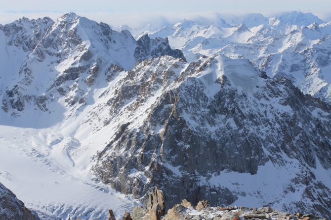 Можно долго спорить о женском альпинизме... (ала - арча, михайлова 5б, в двойке, столбы)