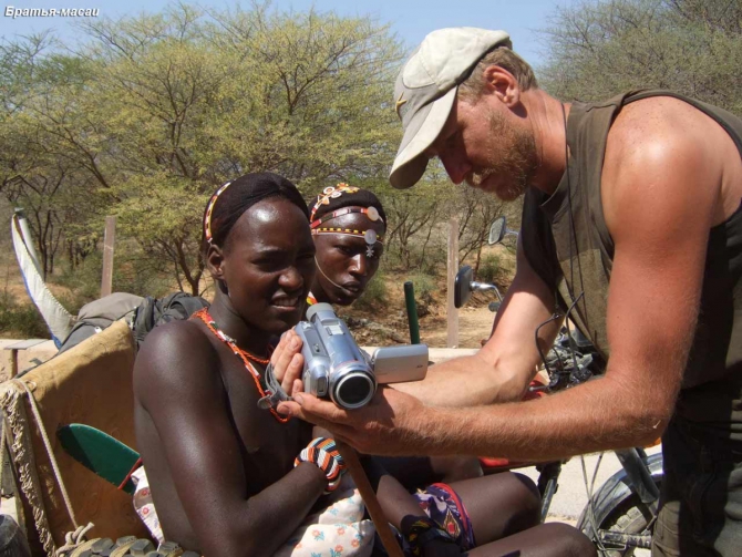 Они снова уходят в пустыню! Четыре месяца назад прошли Намиб (250 км пешком!) и вот теперь сама Великая Сахара! Чего там-то «ловить»?! (Путешествия, синельник, ладья русич, Муравицкий, Штиль, Мельничук, Шкода)