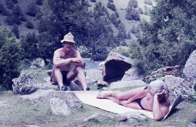 Воспоминания о Каравшине. История прохождения маршрута Сахарова на п. Одесса (4810). (Альпинизм, винокуров, мфти)