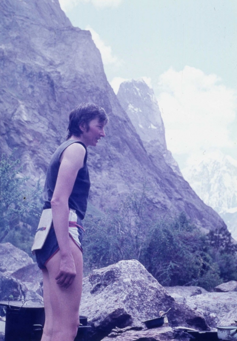 Воспоминания о Каравшине. История прохождения маршрута Сахарова на п. Одесса (4810). (Альпинизм, винокуров, мфти)