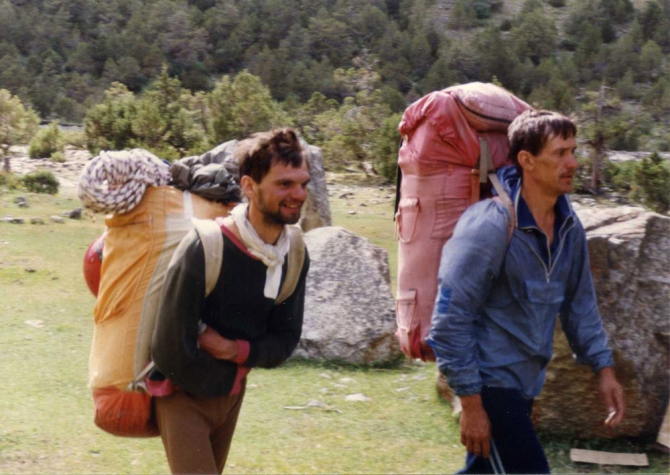 Воспоминания о Каравшине. История прохождения маршрута Сахарова на п. Одесса (4810). (Альпинизм, винокуров, мфти)