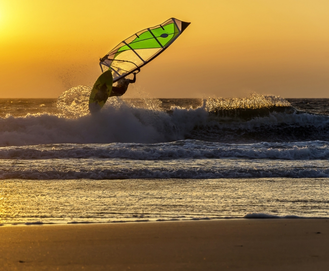 Один из лучших спотов мира для винд-и кайтсерфинга - ТАРИФА (Испания). (Вода, активный спорт, liferidex, лето, море, виндсерфинг)