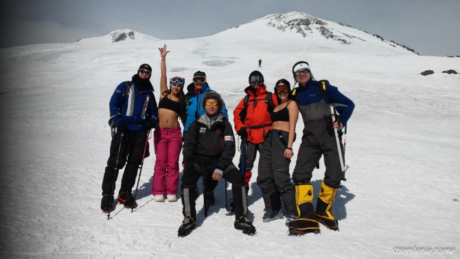 Каждый год мы с друзьями ходим на зимний Эльбрус (Альпинизм, экспедиция, кка)