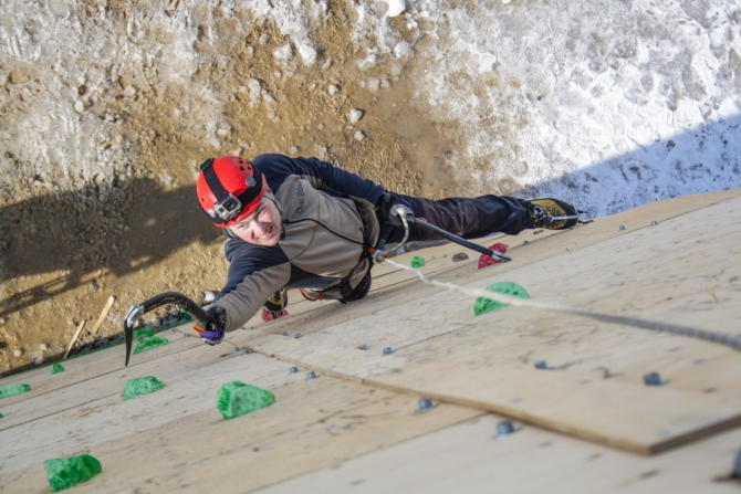 ЛЕДОЛАЗАНИЕ в ВОРОНЕЖЕ. Первые соревнования. (Ледолазание/drytoolling, скалолазание, драйтулинг, трудность, маяк)