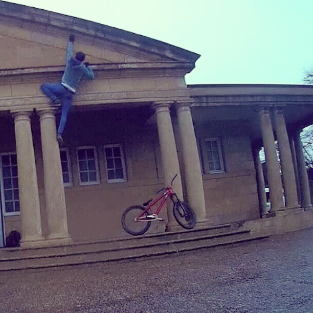 Билдеринг (buildering, urban climbing)