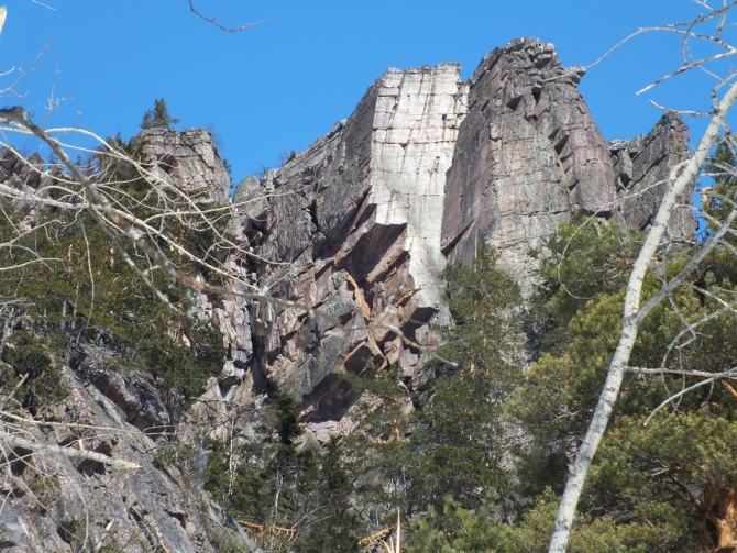 Скалы, Бакты южная часть восточного склона. (Скалолазание)