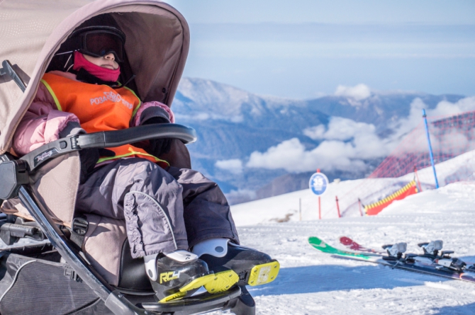 В Красной Поляне неходячие дети встают на лыжи (Горные лыжи/Сноуборд, красная поляна, сочи, андрей баталов, дцп, помощь детям)