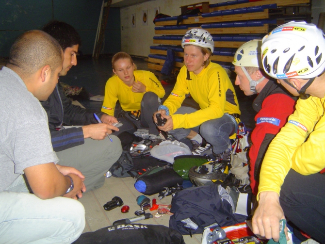 Если вы никогда не тонули в Магелановом проливе, в шторме, сидя в байдарке, во время соревнований, можно почитать, как это было у нас.. (Мультигонки, Patagonia expedition race, патагония, чили, Пунта-Аренас, Торрес-дель-Пайне, Перрито-Морено)