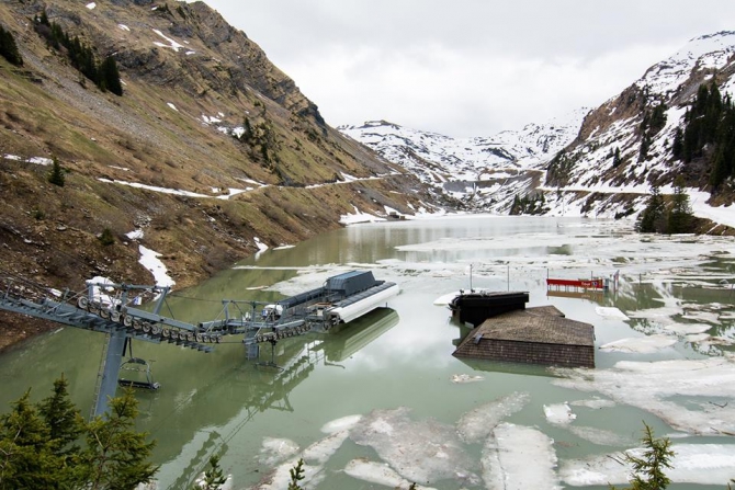 Авориаз под водой (Горные лыжи/Сноуборд, большая вода, чп, наводнение, горы, франция, горные лыжи)