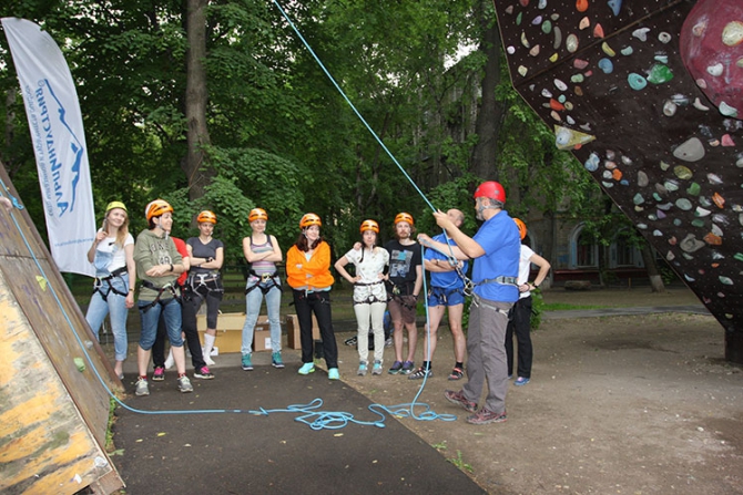 Горная Школа АльпИндустрии в Москве. Первое занятие состоялось! (Альпинизм, alpindustria, альпиндустрия, бесплатные занятия, бесплатное обучение, обучение, тренировки)