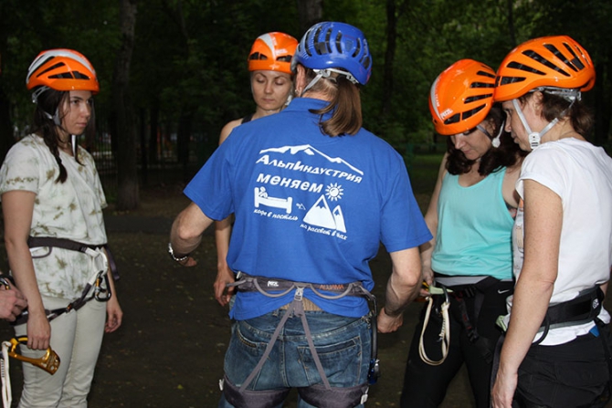 Горная Школа АльпИндустрии в Москве. Первое занятие состоялось! (Альпинизм, alpindustria, альпиндустрия, бесплатные занятия, бесплатное обучение, обучение, тренировки)