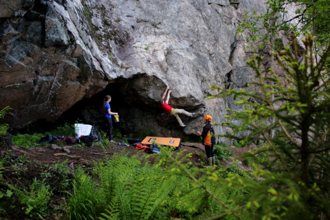 Red Fox Karelian Rocks. Подготовка боулдер-трасс (Скалолазание, скалолазание, боулдеринг, фестиваль, redfox, karelianrocks, карелианрокс, climbing, bouldering, redfoxkarelianrocks)