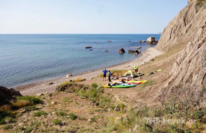 Неизведанное побережье Крыма: мыс Киик-Атлама и Карадаг (Вода, каяки, восточный крым, орджоникидзе, каякинг в Крыму, морские байдарки, каяки карадаг)