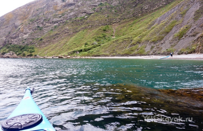 Неизведанное побережье Крыма: мыс Киик-Атлама и Карадаг (Вода, каяки, восточный крым, орджоникидзе, каякинг в Крыму, морские байдарки, каяки карадаг)