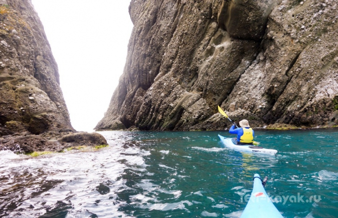 Неизведанное побережье Крыма: мыс Киик-Атлама и Карадаг (Вода, каяки, восточный крым, орджоникидзе, каякинг в Крыму, морские байдарки, каяки карадаг)