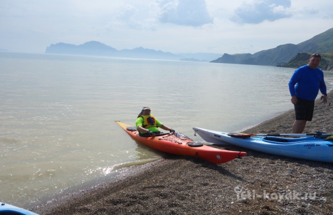 Неизведанное побережье Крыма: мыс Киик-Атлама и Карадаг (Вода, каяки, восточный крым, орджоникидзе, каякинг в Крыму, морские байдарки, каяки карадаг)