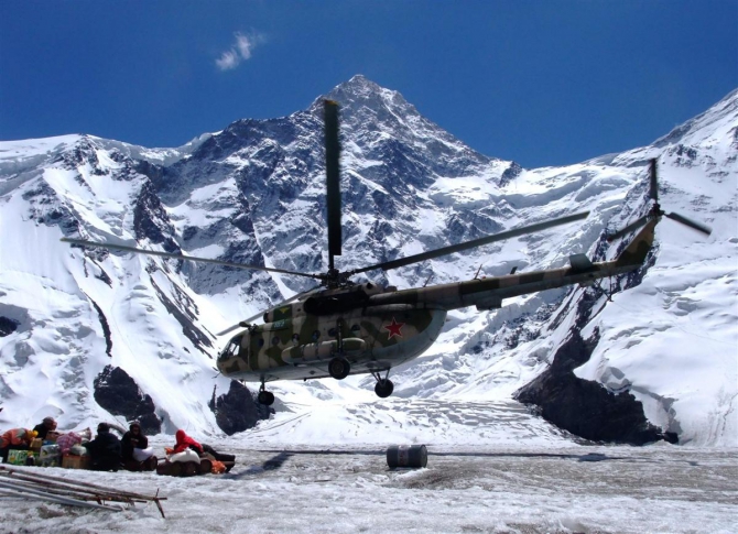 Жизнь на Хане. Энциклопедия в картинках. Вертолёты. (Альпинизм, киноэкспедиция, хан тенгри)