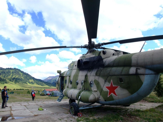 Жизнь на Хане. Энциклопедия в картинках. Вертолёты. (Альпинизм, киноэкспедиция, хан тенгри)