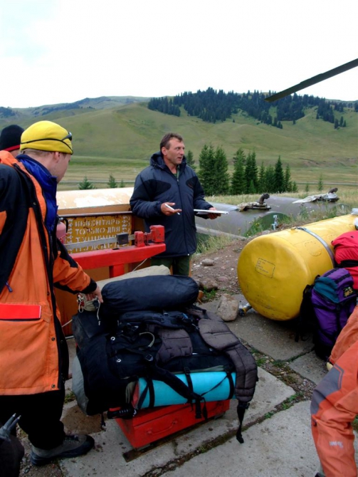 Жизнь на Хане. Энциклопедия в картинках. Вертолёты. (Альпинизм, киноэкспедиция, хан тенгри)