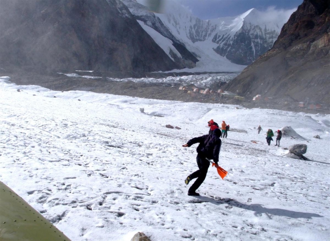 Жизнь на Хане. Энциклопедия в картинках. Вертолёты. (Альпинизм, киноэкспедиция, хан тенгри)