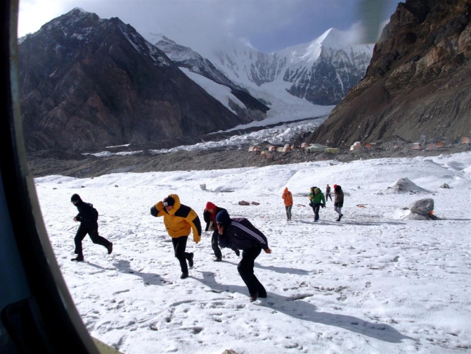 Жизнь на Хане. Энциклопедия в картинках. Вертолёты. (Альпинизм, киноэкспедиция, хан тенгри)