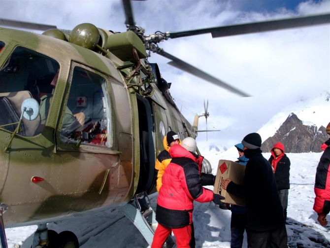 Жизнь на Хане. Энциклопедия в картинках. Вертолёты. (Альпинизм, киноэкспедиция, хан тенгри)