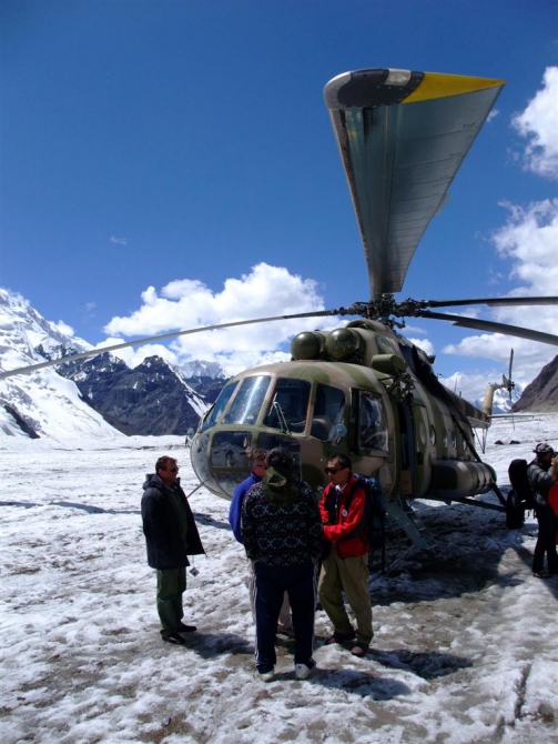 Жизнь на Хане. Энциклопедия в картинках. Вертолёты. (Альпинизм, киноэкспедиция, хан тенгри)