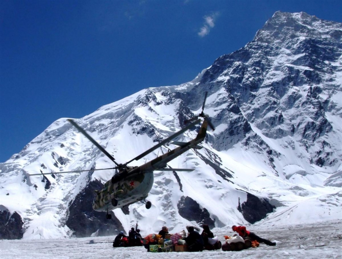 Жизнь на Хане. Энциклопедия в картинках. Вертолёты. (Альпинизм, киноэкспедиция, хан тенгри)