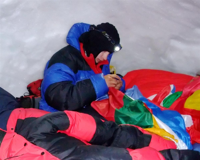 Жизнь на Хане. Энциклопедия в картинках. Девушки. (Альпинизм, киноэкспедиция, северный иныльчек, тянь-шань, хан тенгри)