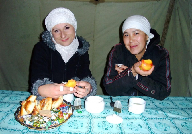 Жизнь на Хане. Энциклопедия в картинках. Девушки. (Альпинизм, киноэкспедиция, северный иныльчек, тянь-шань, хан тенгри)