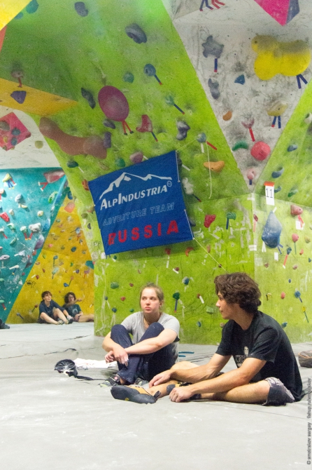 Весенний зачёт МЭИ. Сезон 2015. Впечатления (Альпинизм, каис мэи, фаис москвы, Лосиный остров, скалодром RockZona, сосулька маи, альпиндустрия, спорт-марафон, petzl, la sportiva, Трасса)