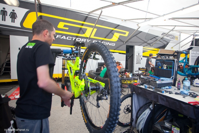 Репортаж с этапа Кубка мира по даунхилу в австрийском Леоганге (Вело, ridetheplanet, путешествия, горы, фото, даунхилл, маунтинбайк, австрия, кубок мира, словакия)