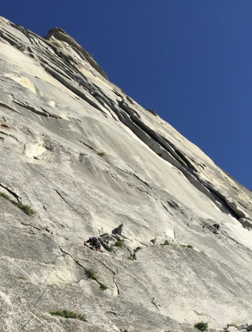Упавшая классика. На северо-западной стене Хаф-Доума обвалился ключевой участок маршрута... (Альпинизм, камнепад, горы, йосемити, сша, классический маршрут, северо-западная стена хаф-доум)