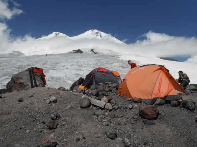 Эльбрус на лыжах в августе. Мечты сбываются. (Горные лыжи/Сноуборд, горные лыжи, восхождение, спуск на лыжах с вершины)
