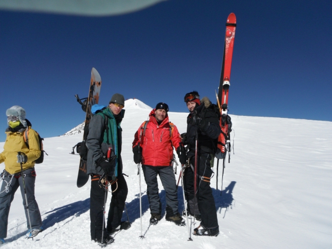 Эльбрус на лыжах в августе. Мечты сбываются. (Горные лыжи/Сноуборд, горные лыжи, восхождение, спуск на лыжах с вершины)