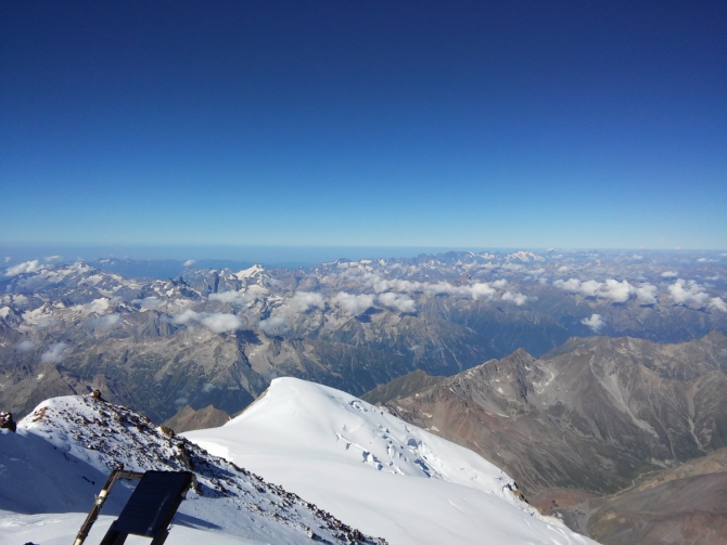 Эльбрус на лыжах в августе. Мечты сбываются. (Горные лыжи/Сноуборд, горные лыжи, восхождение, спуск на лыжах с вершины)