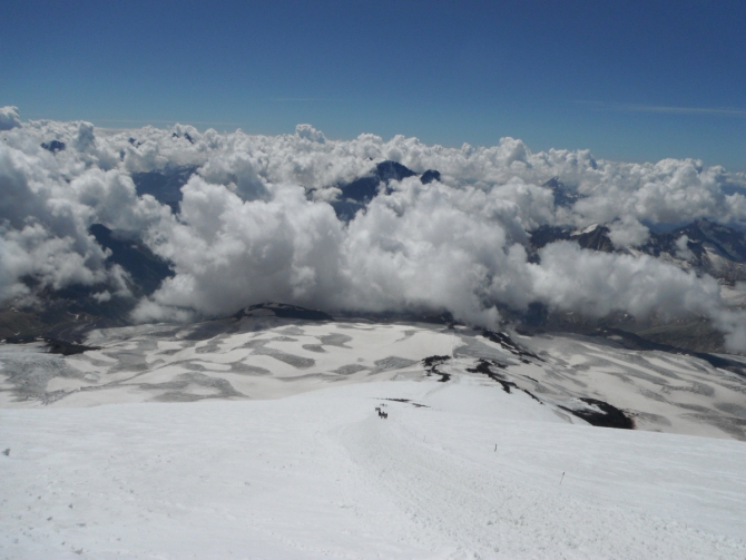 Эльбрус на лыжах в августе. Мечты сбываются. (Горные лыжи/Сноуборд, горные лыжи, восхождение, спуск на лыжах с вершины)