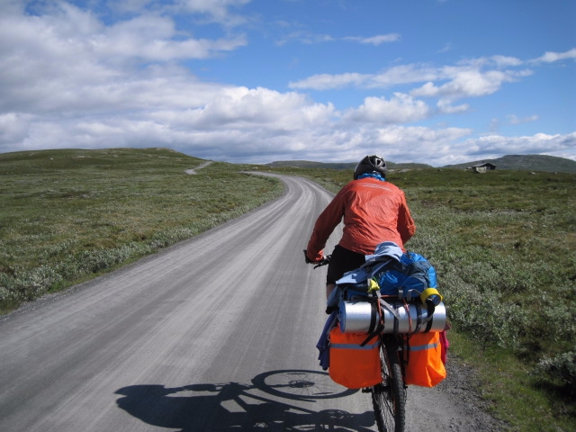 Девчачий норвежский бомж-велотрип завершился (норвегия, бомж трип, морозова, лебедь)