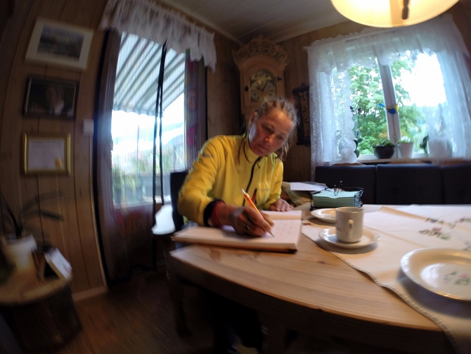 Девчачий норвежский бомж-велотрип завершился (норвегия, бомж трип, морозова, лебедь)